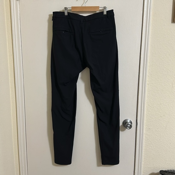 EUC Lululemon Men’s Black Chino Athletic Pants 32x30 - Picture 4 of 5